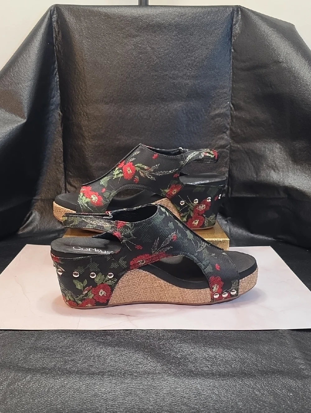 New W/O Box Corkys Carly Black Wedge Sandals with Red Floral Print Womens Sz 9
